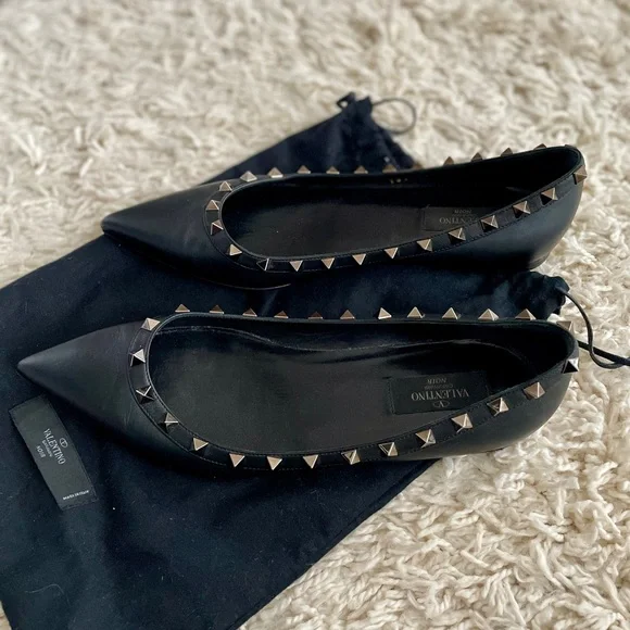 Like New Authentic Valentino Garavani Black Rockstud Flats Size 39.5 - Picture 2 of 7